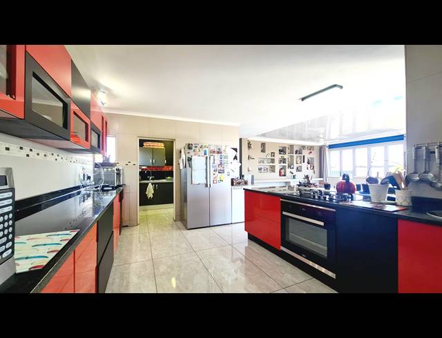 4 BEDROOM FREEHOLD FOR SALE IN SABLE HILLS